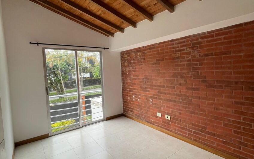 Casa de dos niveles para Arriendo en la Avenida 19 norte