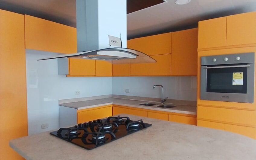 Casa de dos niveles en Venta al norte de Granada, Meta