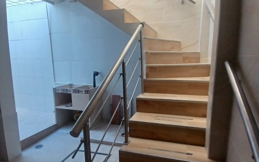Casa de dos niveles en Venta al norte de Granada, Meta