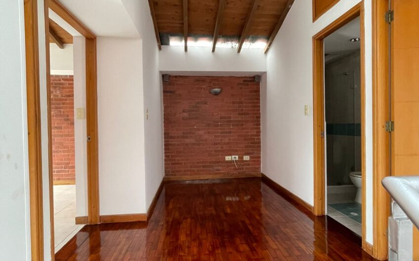 Casa de dos niveles para Arriendo en la Avenida 19 norte