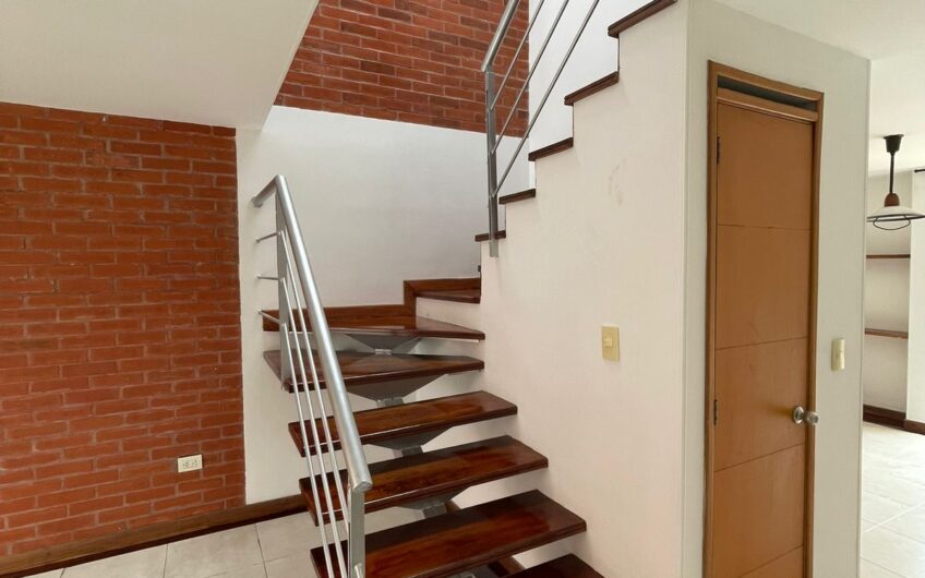 Casa de dos niveles para Arriendo en la Avenida 19 norte