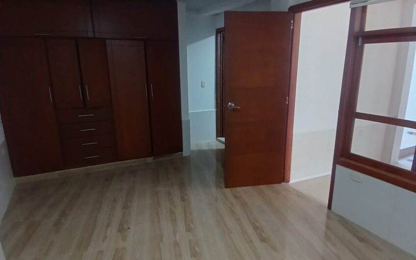 Casa de dos niveles en Venta al norte de Granada, Meta