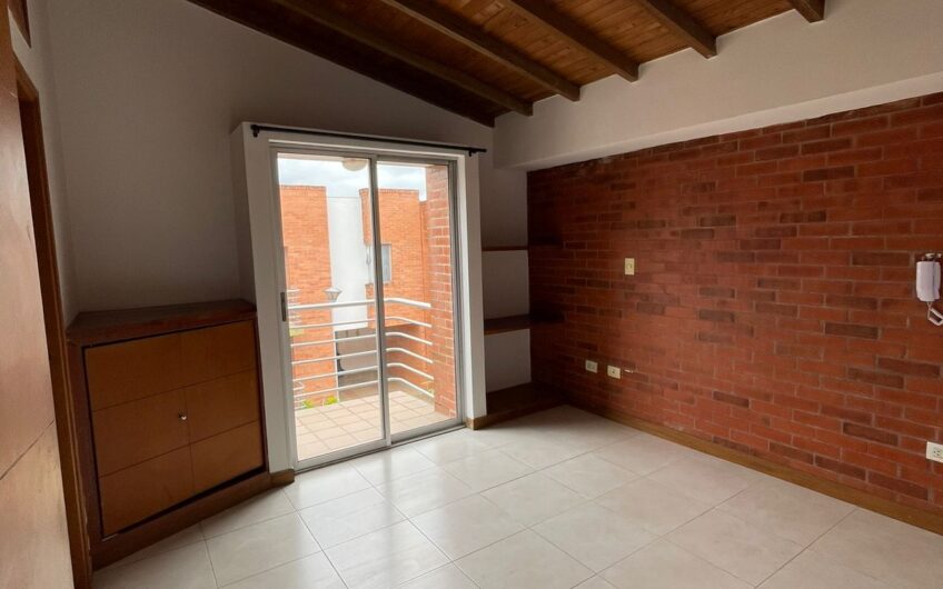 Casa de dos niveles para Arriendo en la Avenida 19 norte