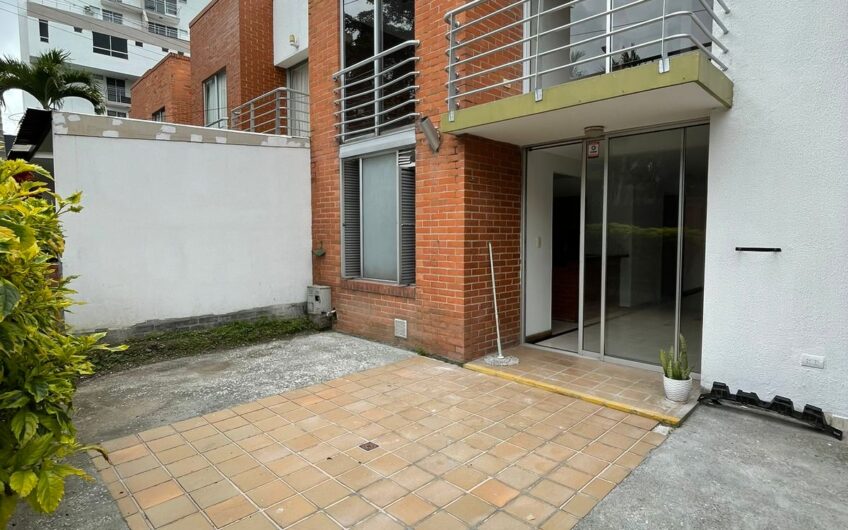 Casa de dos niveles para Arriendo en la Avenida 19 norte