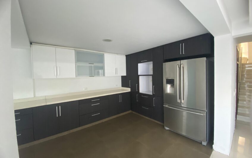 Casa Comercial para Arriendo en el sector de la Castellana
