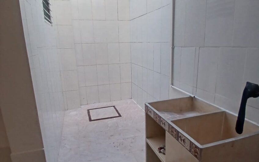 Casa de dos niveles en Venta al norte de Granada, Meta