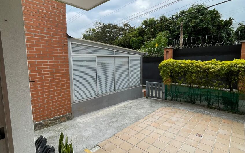 Casa de dos niveles para Arriendo en la Avenida 19 norte
