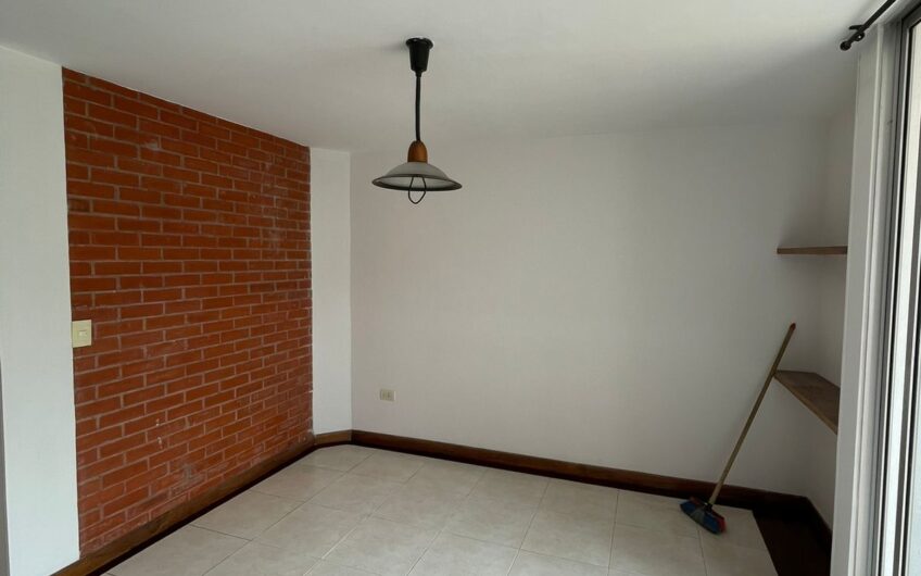 Casa de dos niveles para Arriendo en la Avenida 19 norte