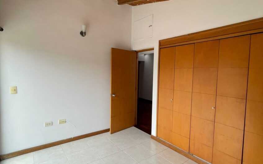 Casa de dos niveles para Arriendo en la Avenida 19 norte