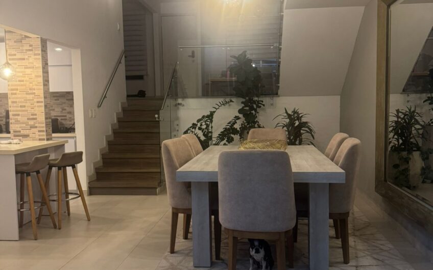 Casa de dos niveles para la Venta en sector La Castellana al norte de Armenia