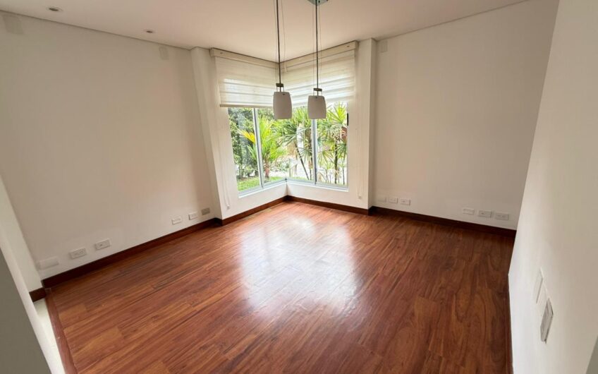 Casa de dos niveles para Arriendo en la Castellana al norte de Armenia