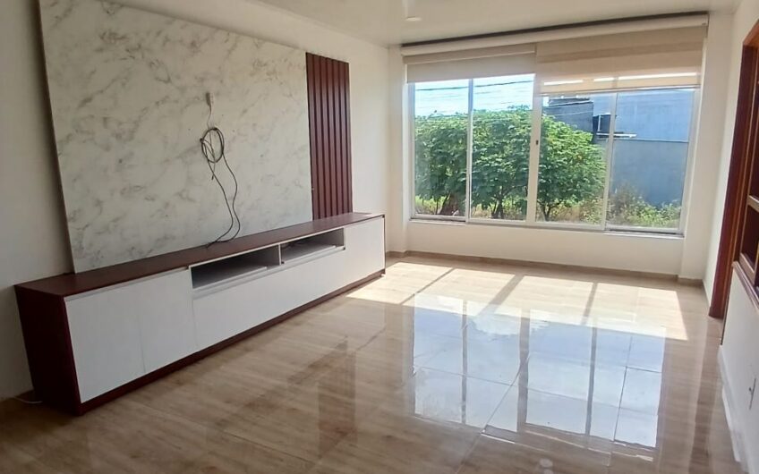 Casa de dos niveles en Venta al norte de Granada, Meta