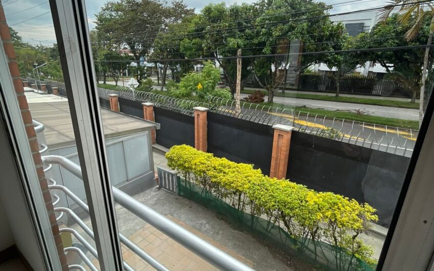 Casa de dos niveles para Arriendo en la Avenida 19 norte