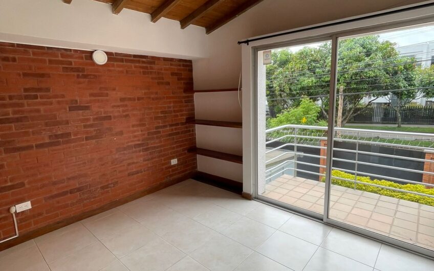 Casa de dos niveles para Arriendo en la Avenida 19 norte
