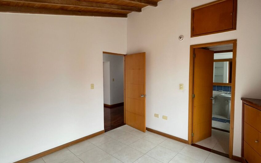 Casa de dos niveles para Arriendo en la Avenida 19 norte