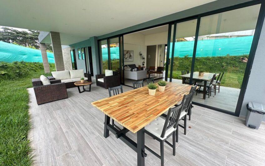 Espectacular Casa Campestre para la Venta en La Tebaida