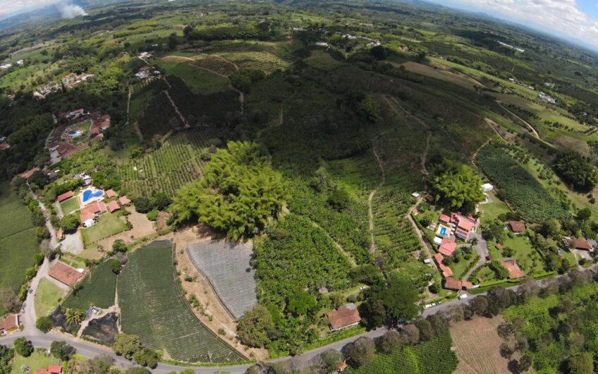Finca para la Venta en Montenegro, sector Parque del Café