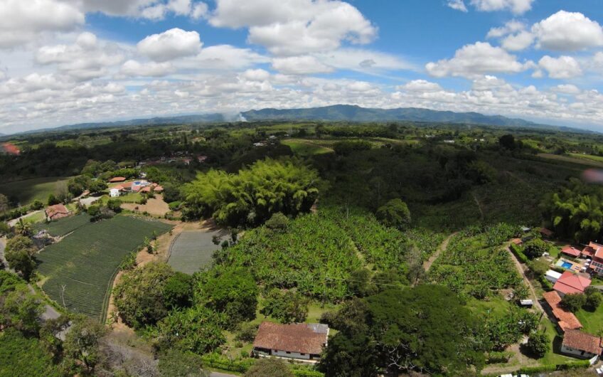Finca para la Venta en Montenegro, sector Parque del Café