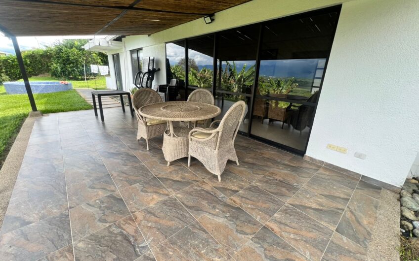 Casa Campestre completamente Amoblada para Arriendo en Pueblo Tapao