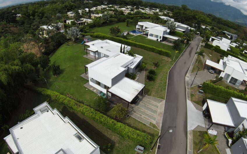 Casa Campestre para la Venta en el Sector del Caimo