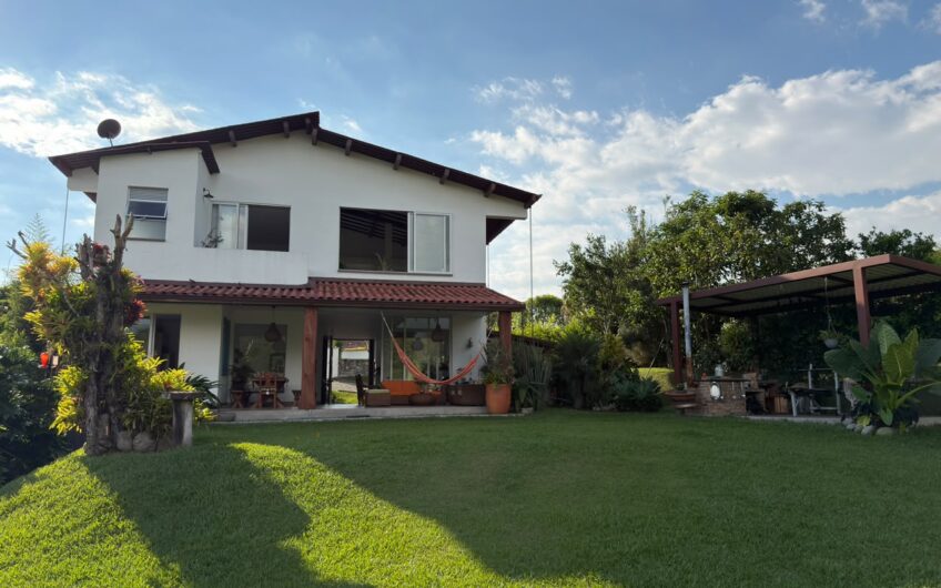 Casa Campestre para la Venta – Vía Rio Verde