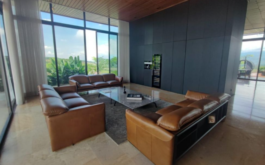 Exclusiva Casa Campestre para la Venta en Cerritos