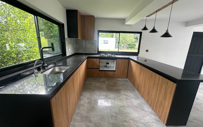 Casa Campestre para la Venta en Montenegro, Quindío