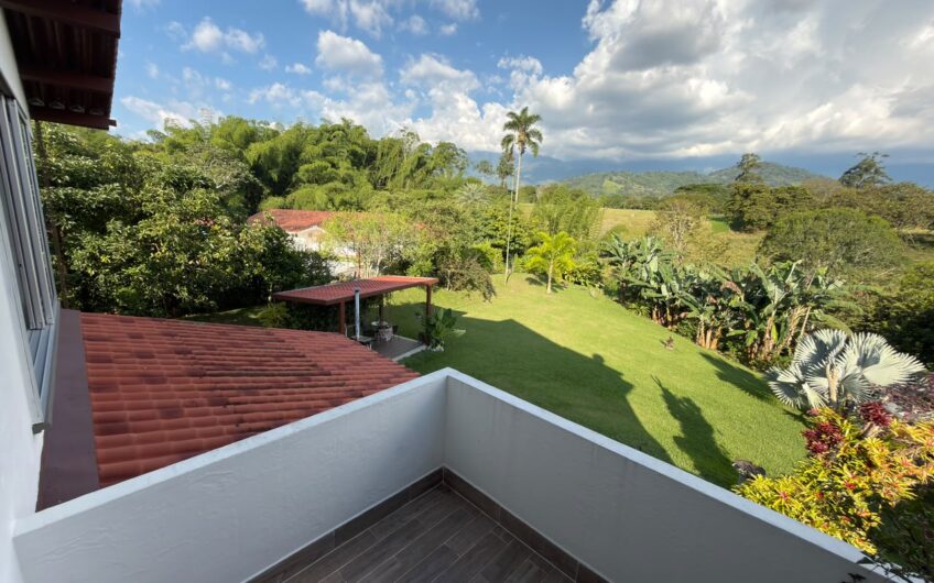 Casa Campestre para la Venta – Vía Rio Verde