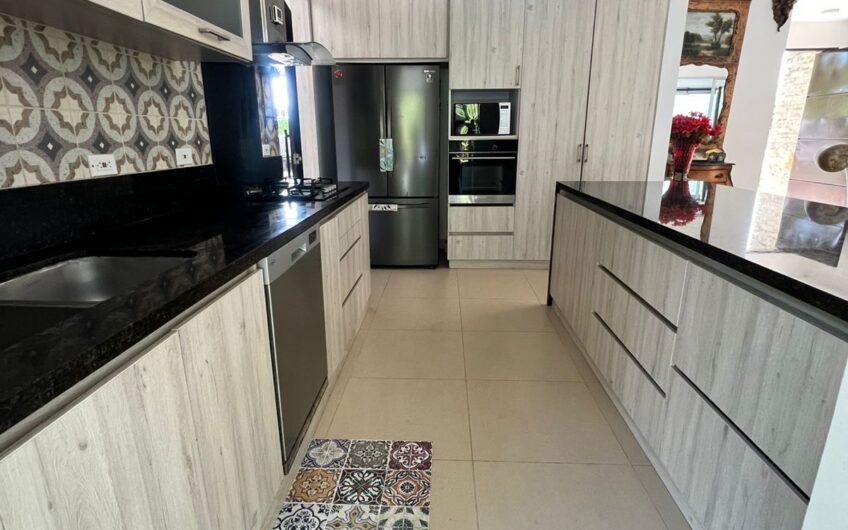 Exclusiva Casa Campestre Amoblada para Arriendo Vía al Caimo – Aeropuerto