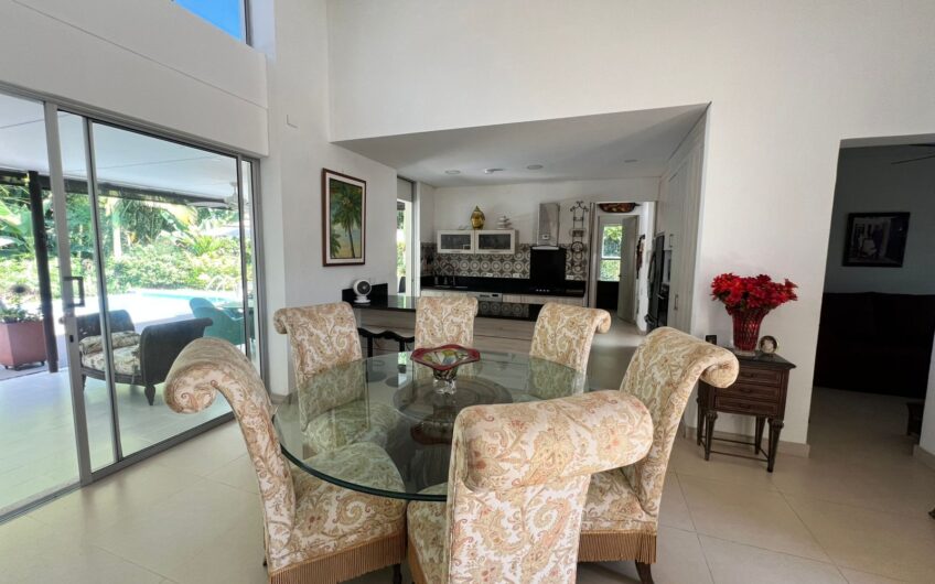 Exclusiva Casa Campestre Amoblada para Arriendo Vía al Caimo – Aeropuerto