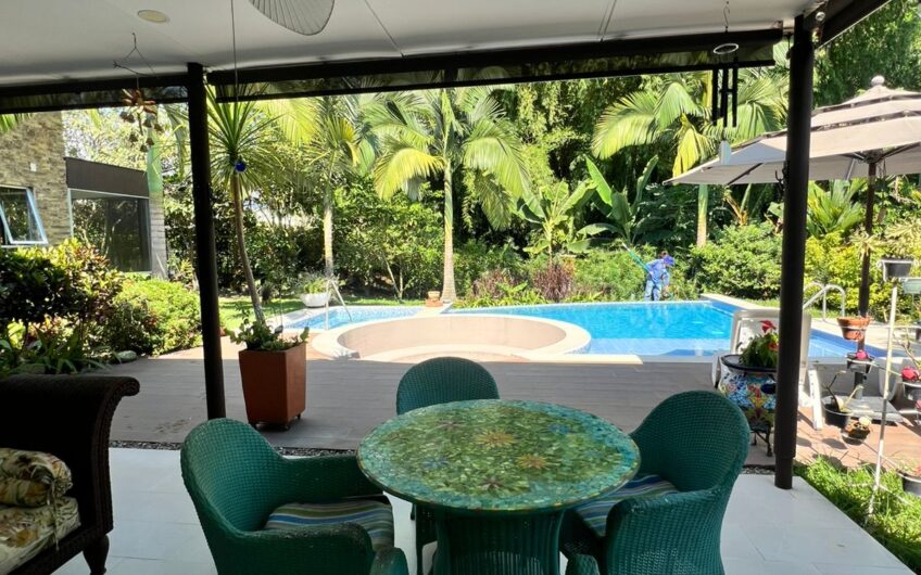 Exclusiva Casa Campestre Amoblada para Arriendo Vía al Caimo – Aeropuerto